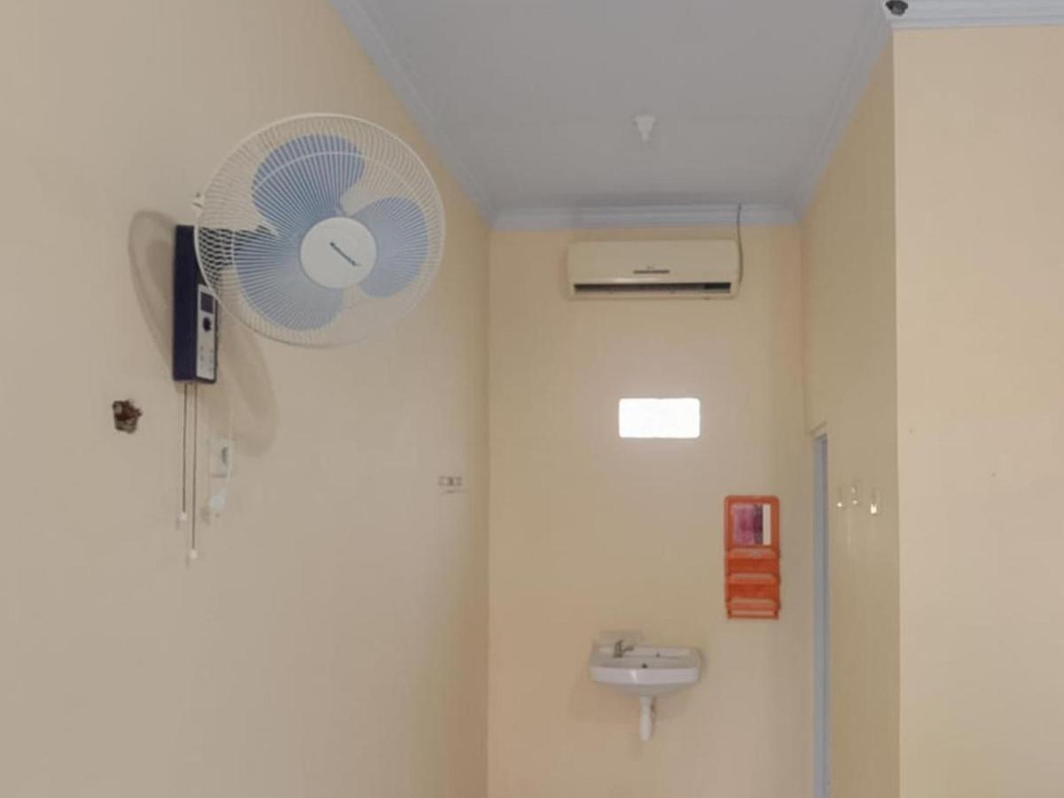 Zulfina Homestay Syariah Mitra Reddoorz Banyuwangi  Luaran gambar