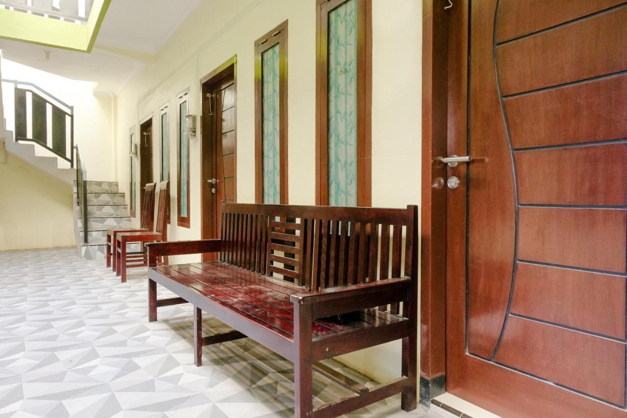 Zulfina Homestay Syariah Mitra Reddoorz Banyuwangi  Luaran gambar